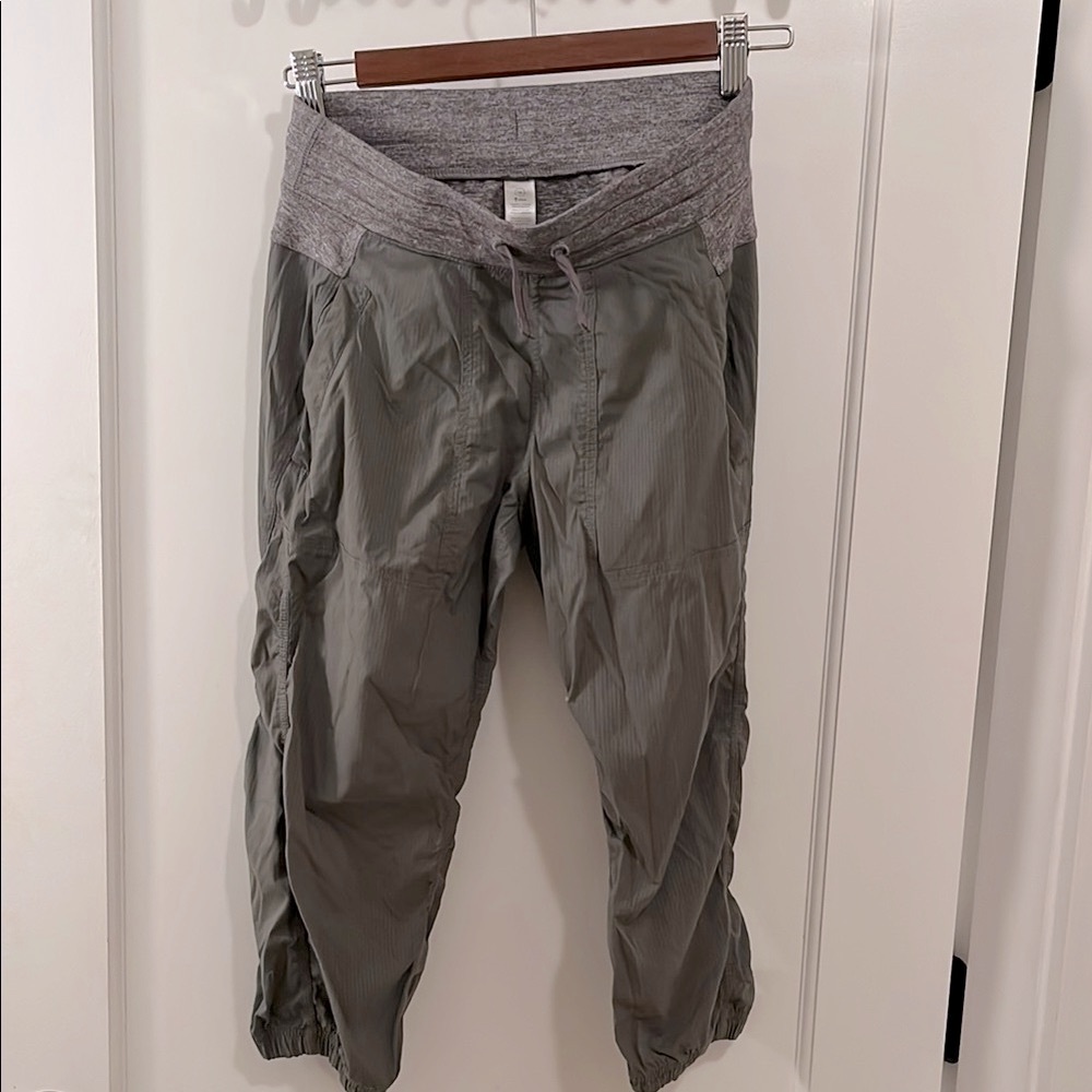 Ivivva lululemon kids - Gray Capri Dance Sports Pants